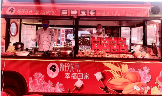快來(lái)看?。?！??邵陽(yáng)車(chē)展上開(kāi)來(lái)了一輛造型獨(dú)特的電車(chē)