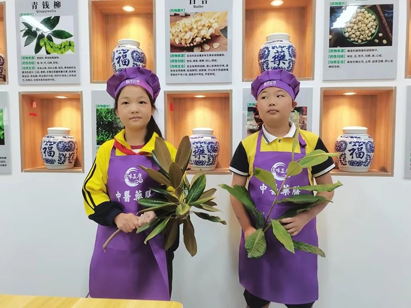 邵陽(yáng)市五里牌小學(xué)“民族團(tuán)結(jié)話中秋”活動(dòng)在玖味中醫(yī)藥膳研學(xué)實(shí)踐教育基地順利舉行